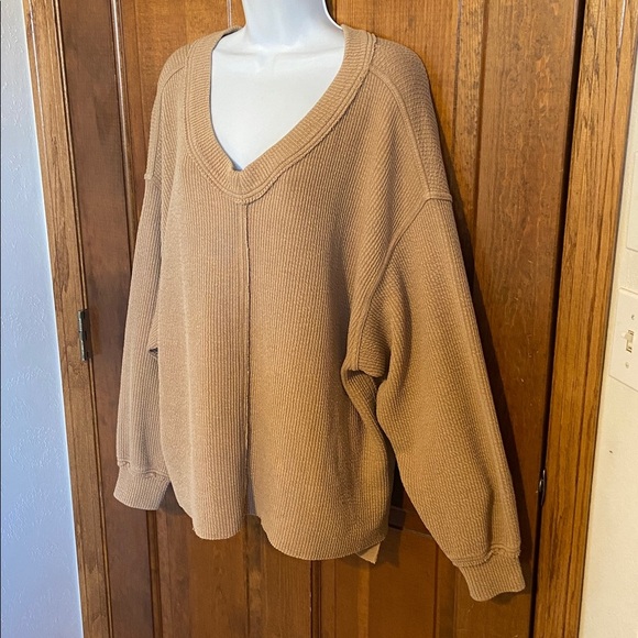 Aerie Big Hug V-Neck Waffle Sweatshirt in a brown/camel/tan  Oversized Small - Picture 5 of 11